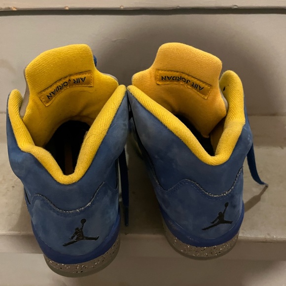 Jordan 5 Laney.  Never worn outdoors.  Worn a few times indoors in a gym. - Picture 3 of 6